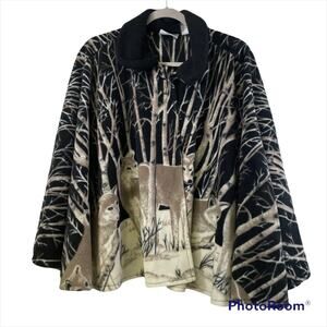 Collection etc. poncho with wolves and winter scene